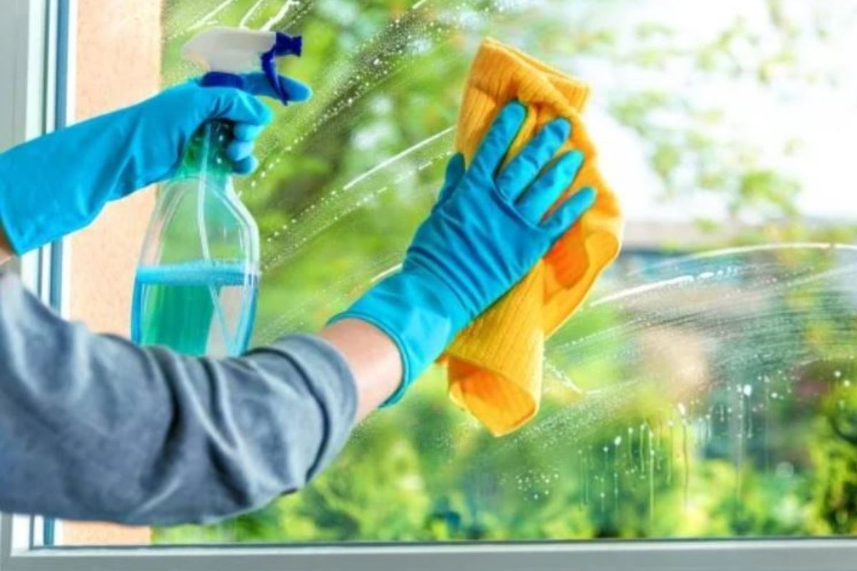 HOW TO CLEAN WINDOWS