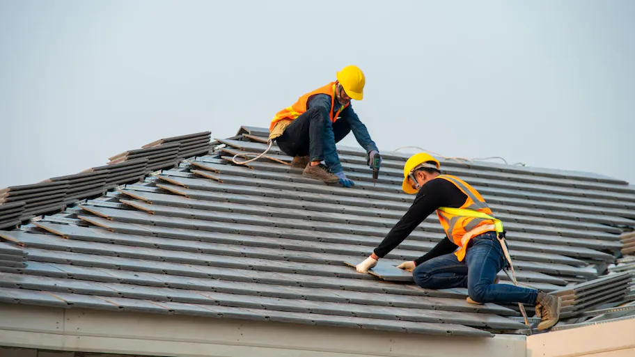 Workers-replacing-roof_1